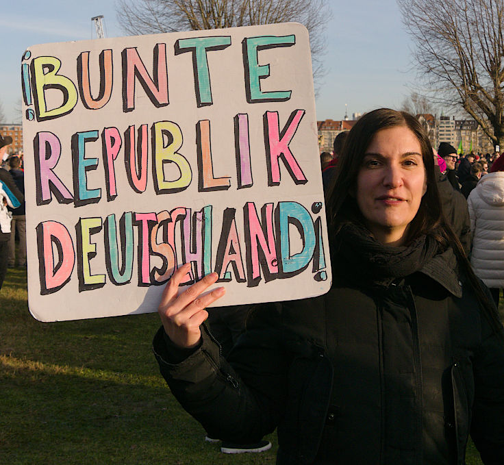 © www.mutbuergerdokus.de: Demo und Kundgebung 'Nie wieder ist jetzt! Für Demokratie und Rechtsstaat!'