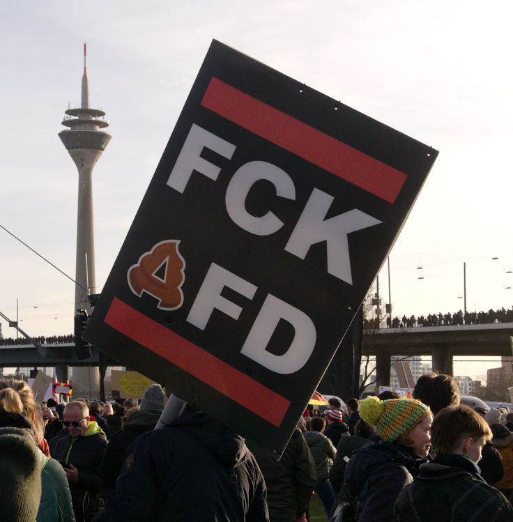 © www.mutbuergerdokus.de: Demo und Kundgebung 'Nie wieder ist jetzt! Für Demokratie und Rechtsstaat!'