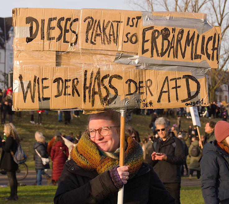 © www.mutbuergerdokus.de: Demo und Kundgebung 'Nie wieder ist jetzt! Für Demokratie und Rechtsstaat!'