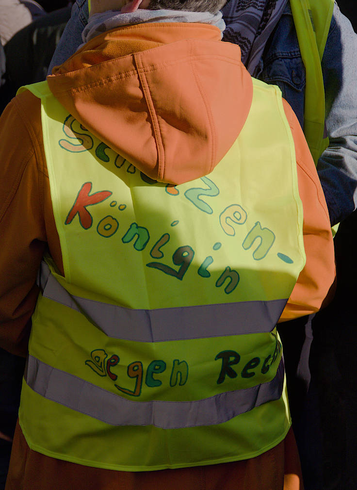 © www.mutbuergerdokus.de: Kundgebung 'Demokratie verteidigen! Aufstehen gegen Rechtsextremismus!'