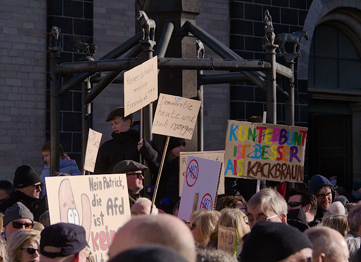 © www.mutbuergerdokus.de: Kundgebung 'Demokratie verteidigen! Aufstehen gegen Rechtsextremismus!'