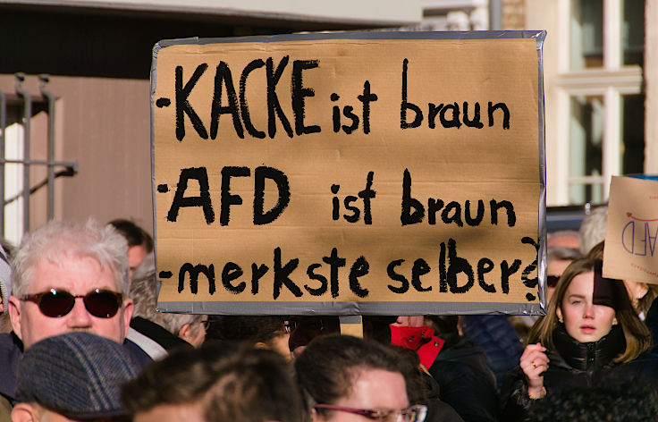 © www.mutbuergerdokus.de: Kundgebung 'Demokratie verteidigen! Aufstehen gegen Rechtsextremismus!'