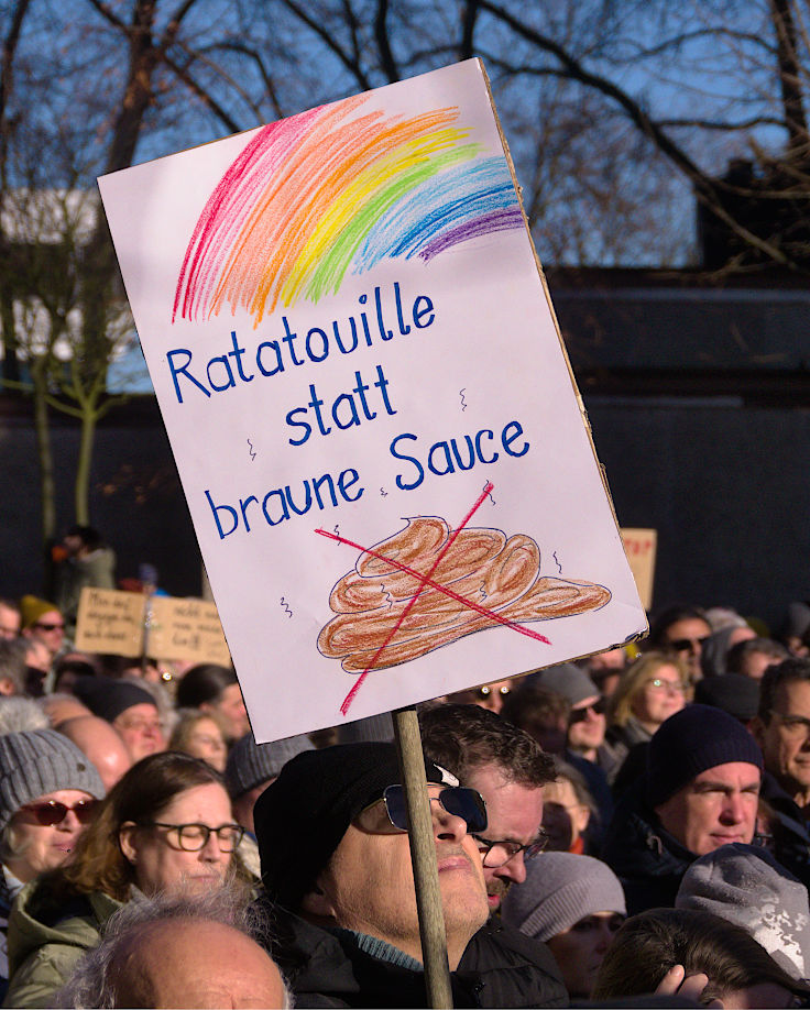 © www.mutbuergerdokus.de: Kundgebung 'Demokratie verteidigen! Aufstehen gegen Rechtsextremismus!'