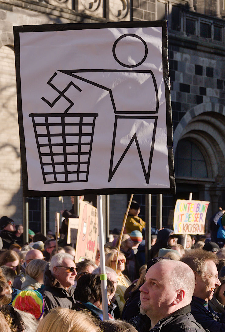 © www.mutbuergerdokus.de: Kundgebung 'Demokratie verteidigen! Aufstehen gegen Rechtsextremismus!'