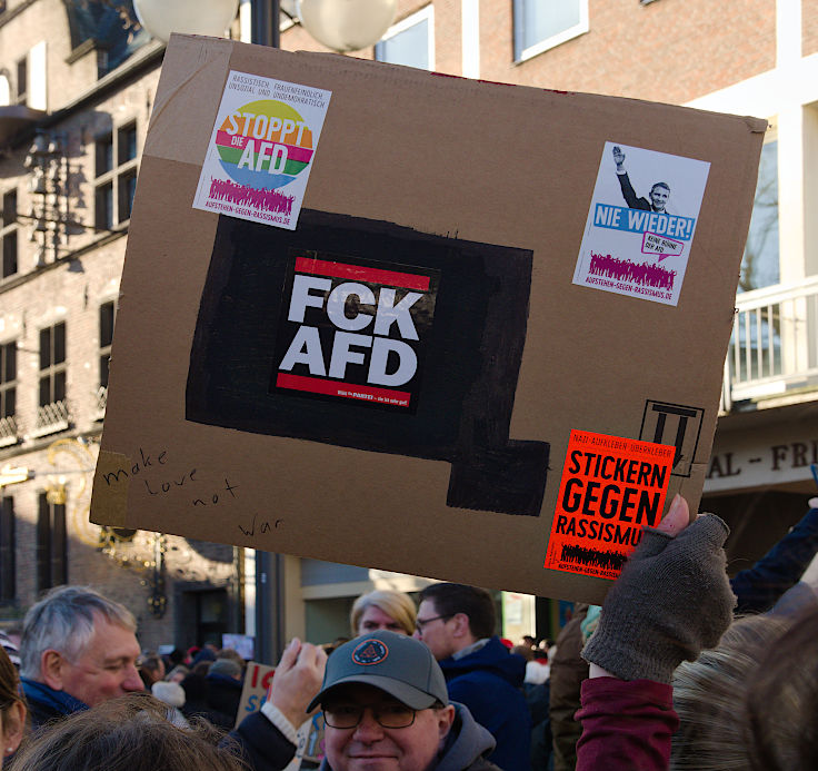 © www.mutbuergerdokus.de: Kundgebung 'Demokratie verteidigen! Aufstehen gegen Rechtsextremismus!'