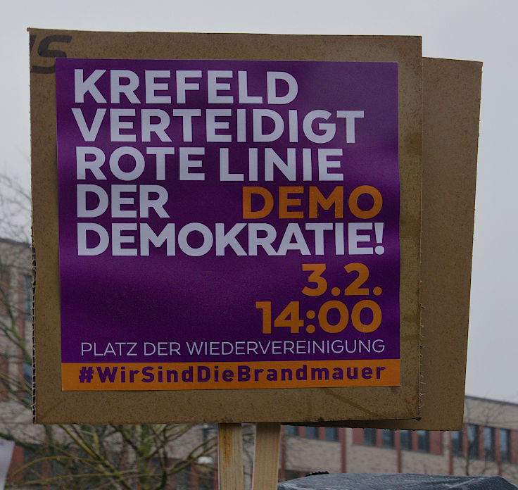 © www.mutbuergerdokus.de: Demonstration 'Krefeld verteidigt rote Linie der Demokratie'