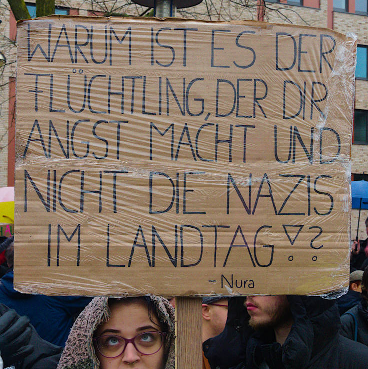 © www.mutbuergerdokus.de: Demonstration 'Krefeld verteidigt rote Linie der Demokratie'