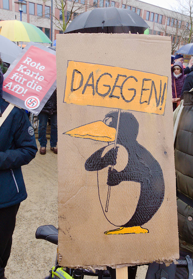 © www.mutbuergerdokus.de: Demonstration 'Krefeld verteidigt rote Linie der Demokratie'