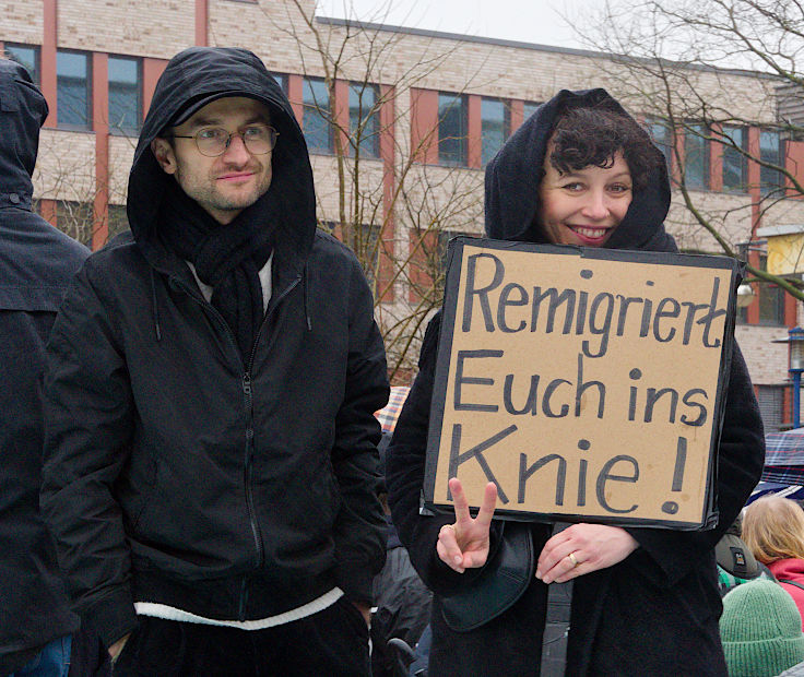 © www.mutbuergerdokus.de: Demonstration 'Krefeld verteidigt rote Linie der Demokratie'
