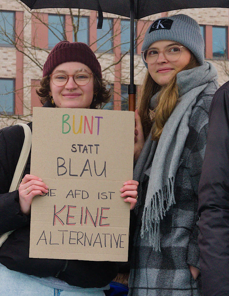 © www.mutbuergerdokus.de: Demonstration 'Krefeld verteidigt rote Linie der Demokratie'