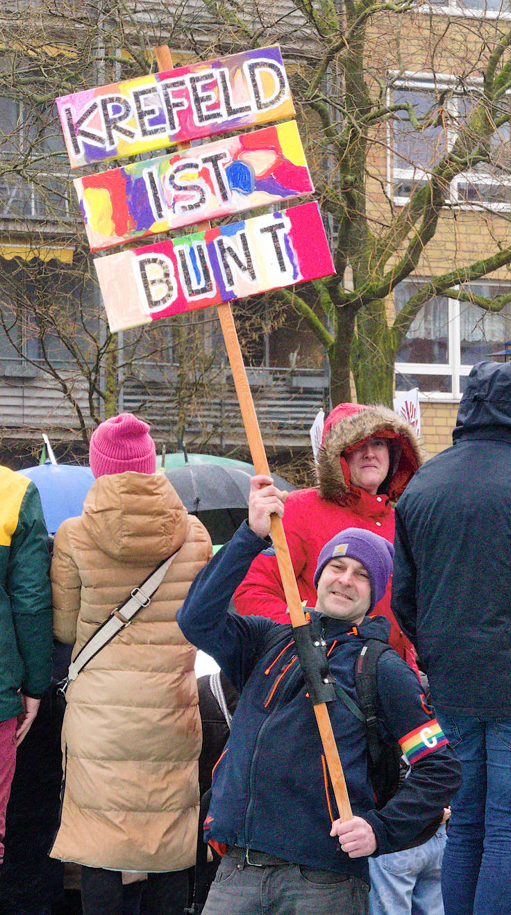 © www.mutbuergerdokus.de: Demonstration 'Krefeld verteidigt rote Linie der Demokratie'