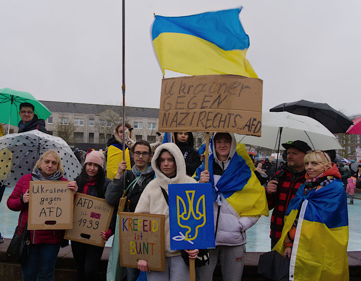 © www.mutbuergerdokus.de: Demonstration 'Krefeld verteidigt rote Linie der Demokratie'