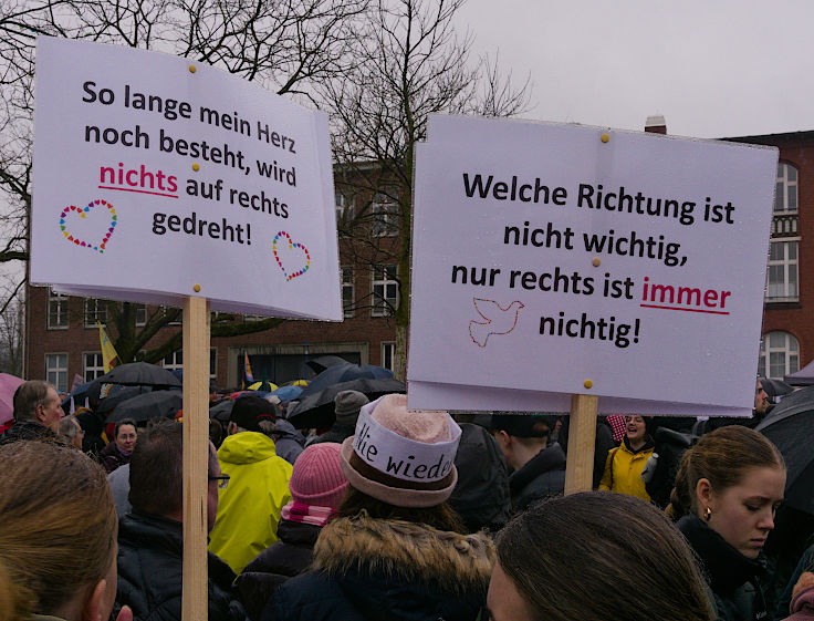 © www.mutbuergerdokus.de: Demonstration 'Krefeld verteidigt rote Linie der Demokratie'