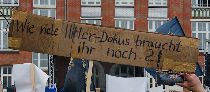 © www.mutbuergerdokus.de: Demonstration 'Krefeld verteidigt rote Linie der Demokratie'