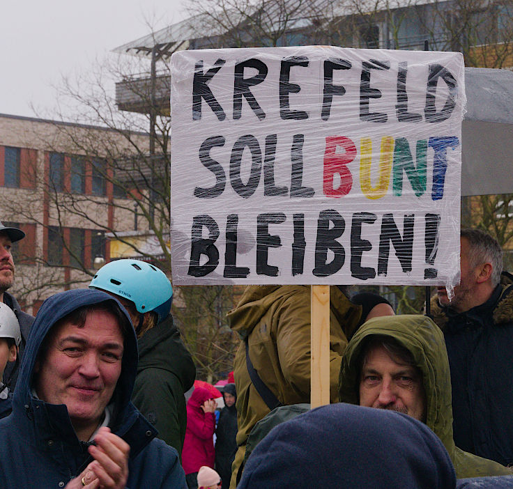 © www.mutbuergerdokus.de: Demonstration 'Krefeld verteidigt rote Linie der Demokratie'