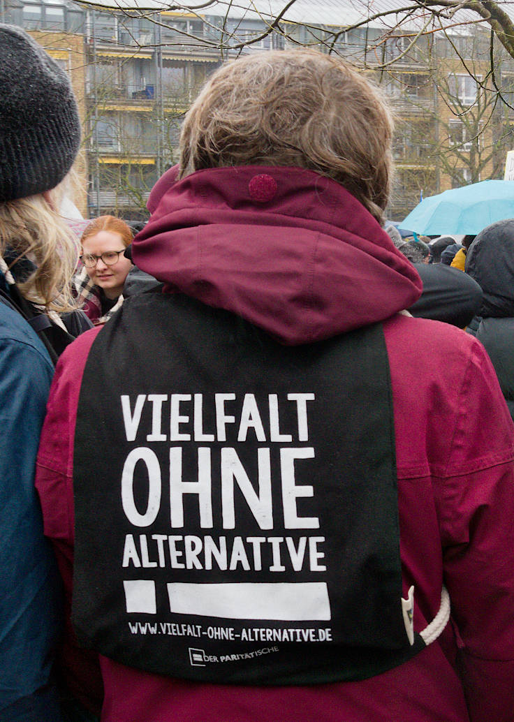 © www.mutbuergerdokus.de: Demonstration 'Krefeld verteidigt rote Linie der Demokratie'