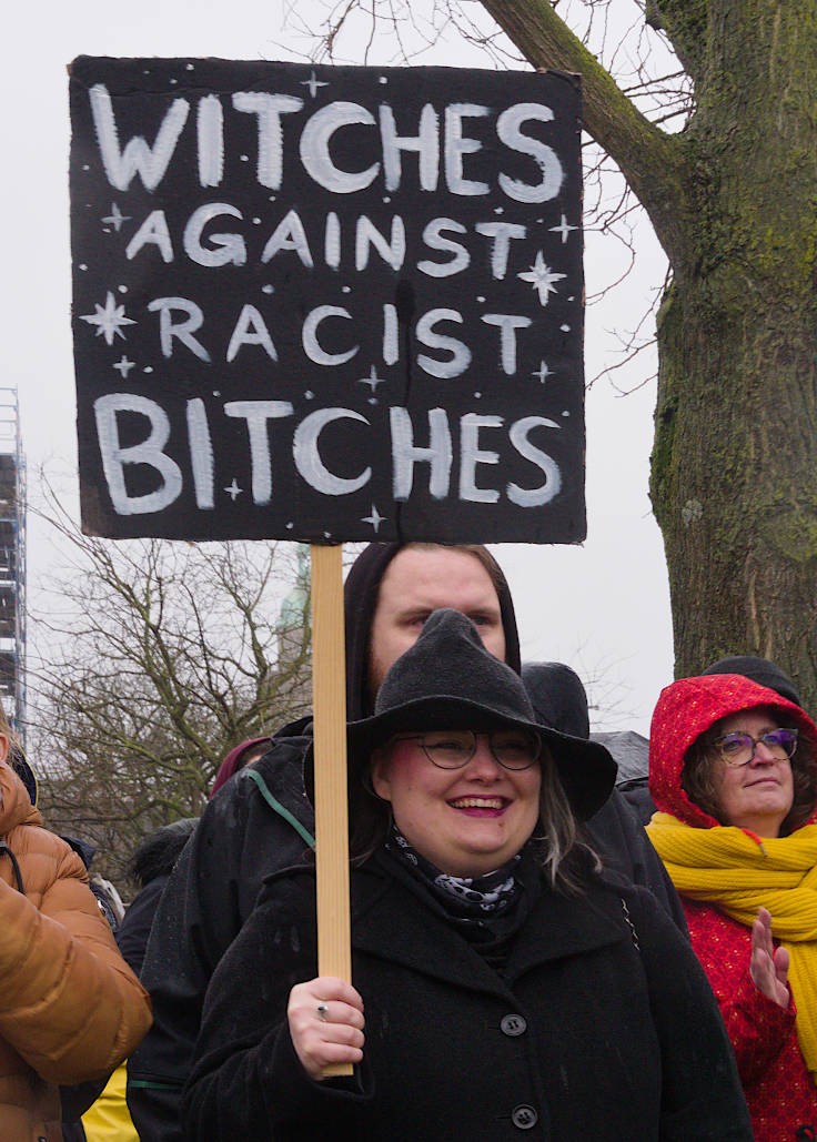 © www.mutbuergerdokus.de: Demonstration 'Krefeld verteidigt rote Linie der Demokratie'