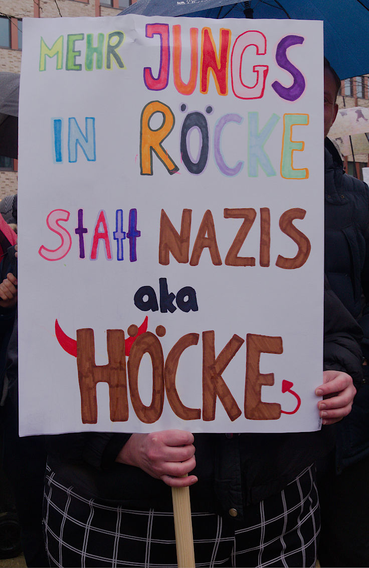 © www.mutbuergerdokus.de: Demonstration 'Krefeld verteidigt rote Linie der Demokratie'