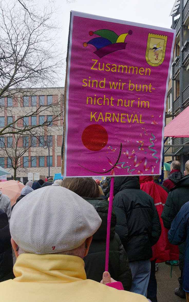 © www.mutbuergerdokus.de: Demonstration 'Krefeld verteidigt rote Linie der Demokratie'