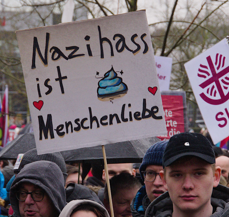 © www.mutbuergerdokus.de: Demonstration 'Krefeld verteidigt rote Linie der Demokratie'