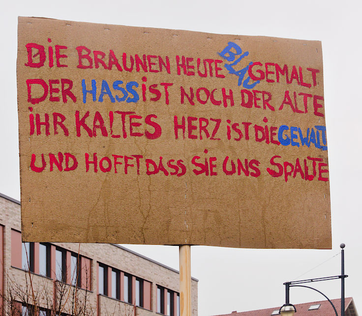 © www.mutbuergerdokus.de: Demonstration 'Krefeld verteidigt rote Linie der Demokratie'