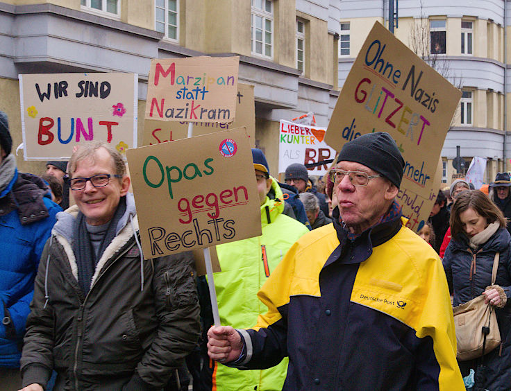 © www.mutbuergerdokus.de: Demonstration 'Krefeld verteidigt rote Linie der Demokratie'