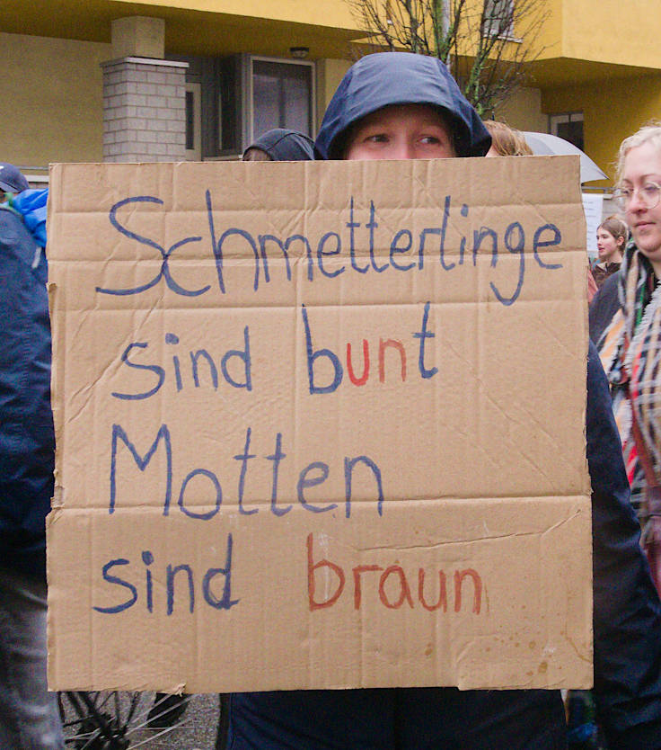 © www.mutbuergerdokus.de: Demonstration 'Krefeld verteidigt rote Linie der Demokratie'