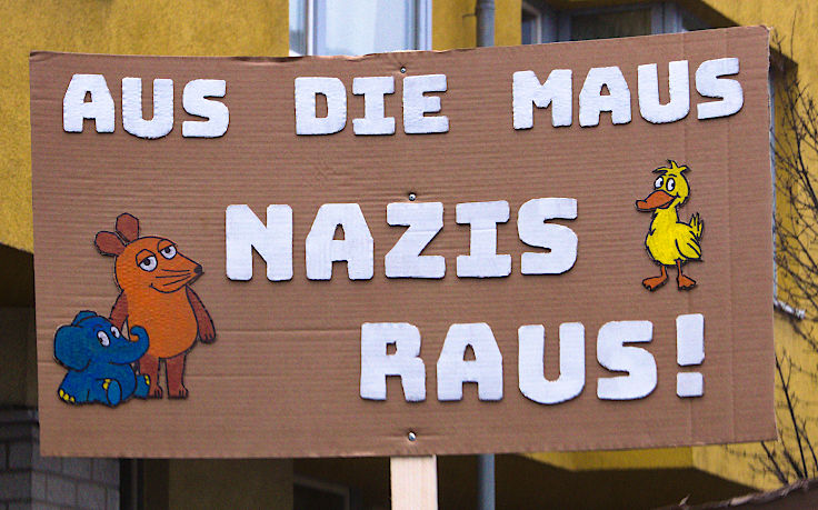 © www.mutbuergerdokus.de: Demonstration 'Krefeld verteidigt rote Linie der Demokratie'