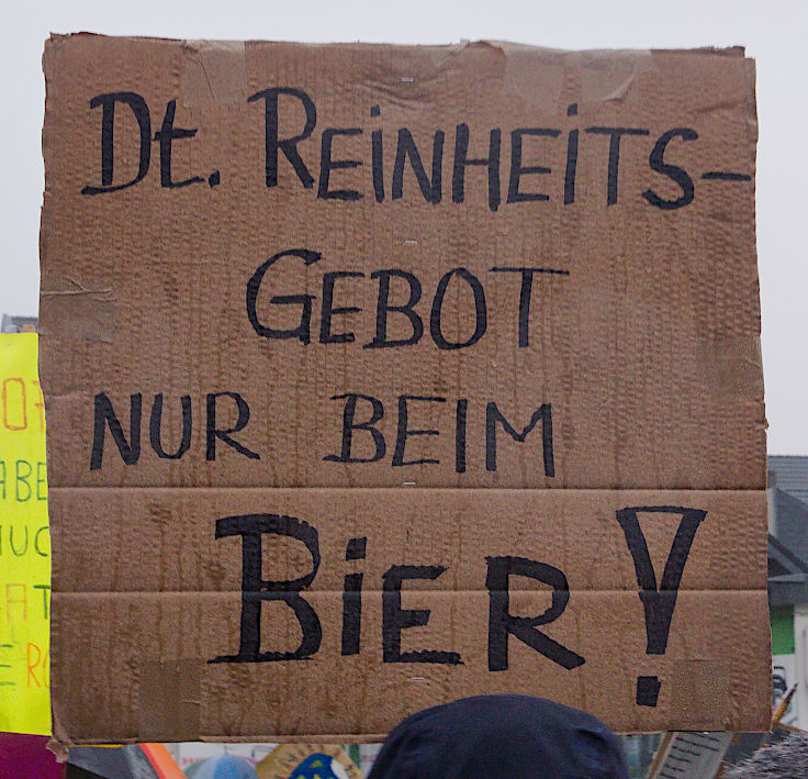 © www.mutbuergerdokus.de: Demonstration 'Krefeld verteidigt rote Linie der Demokratie'