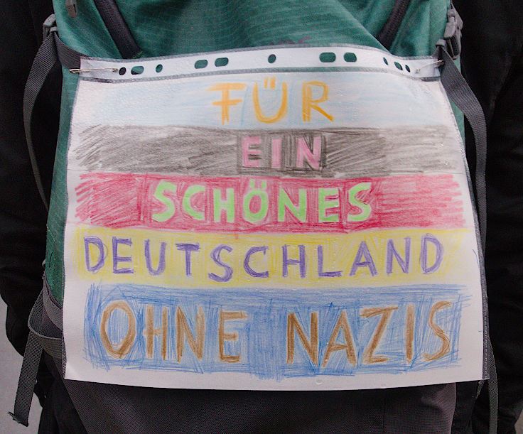 © www.mutbuergerdokus.de: Demonstration 'Krefeld verteidigt rote Linie der Demokratie'