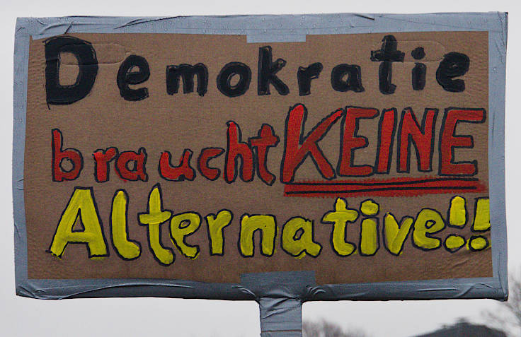 © www.mutbuergerdokus.de: Demonstration 'Krefeld verteidigt rote Linie der Demokratie'