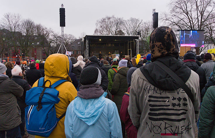 © www.mutbuergerdokus.de: Demonstration 'Krefeld verteidigt rote Linie der Demokratie'