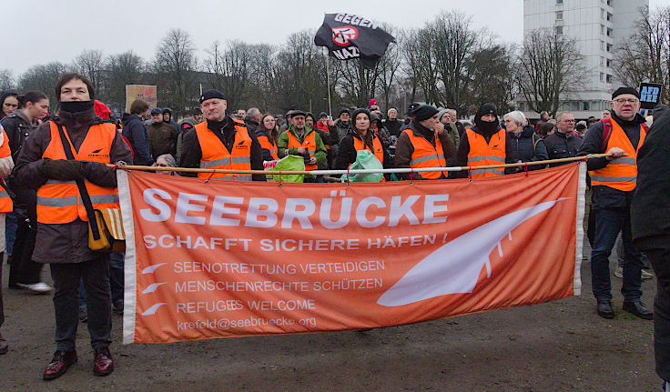 © www.mutbuergerdokus.de: Demonstration 'Krefeld verteidigt rote Linie der Demokratie'
