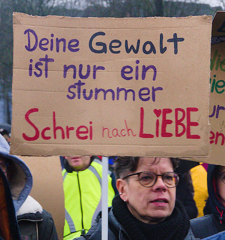 © www.mutbuergerdokus.de: Demonstration 'Krefeld verteidigt rote Linie der Demokratie'
