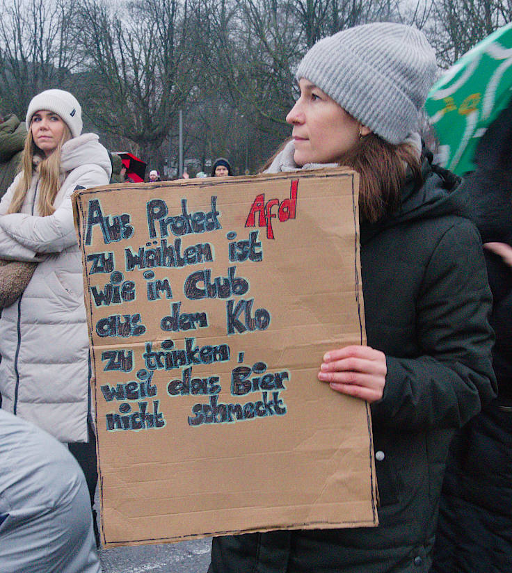 © www.mutbuergerdokus.de: Demonstration 'Krefeld verteidigt rote Linie der Demokratie'