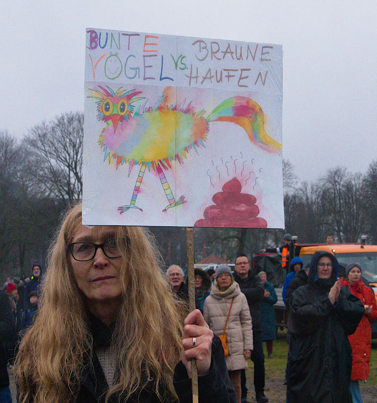 © www.mutbuergerdokus.de: Demonstration 'Krefeld verteidigt rote Linie der Demokratie'