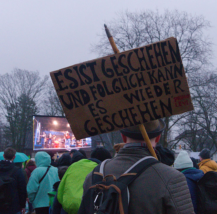© www.mutbuergerdokus.de: Demonstration 'Krefeld verteidigt rote Linie der Demokratie'