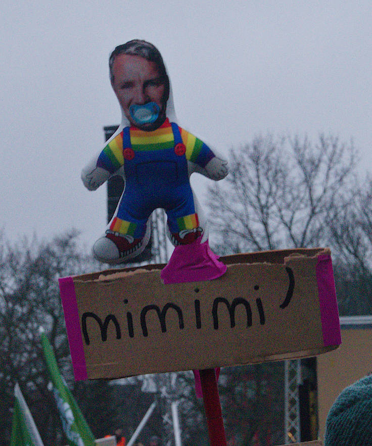 © www.mutbuergerdokus.de: Demonstration 'Krefeld verteidigt rote Linie der Demokratie'