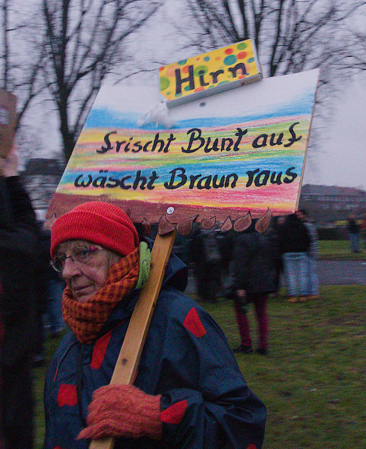 © www.mutbuergerdokus.de: Demonstration 'Krefeld verteidigt rote Linie der Demokratie'