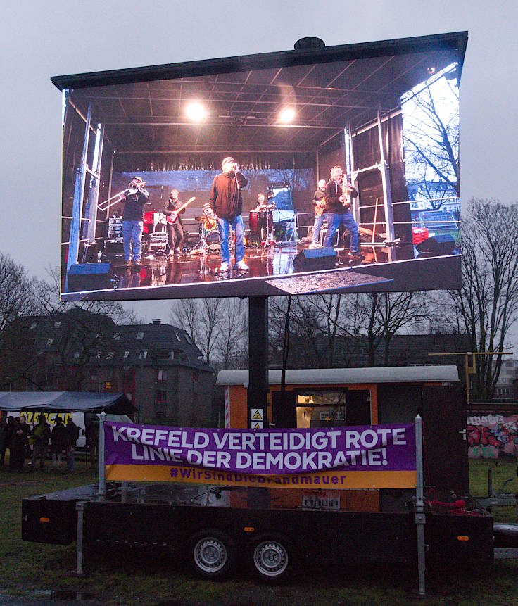 © www.mutbuergerdokus.de: Demonstration 'Krefeld verteidigt rote Linie der Demokratie'