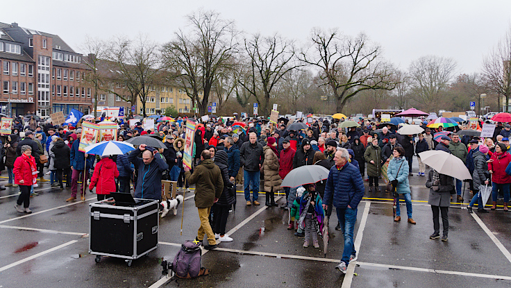 © www.mutbuergerdokus.de: Meerbusch gegen Rechts: Kundgebung 'Für Demokratie und Zusammenhalt'