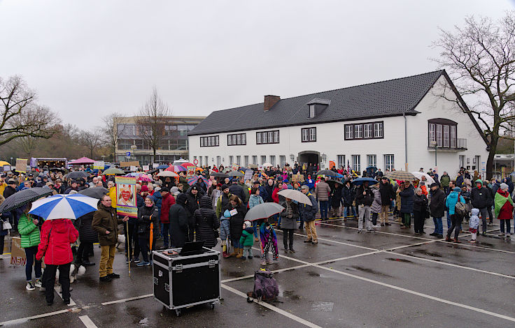 © www.mutbuergerdokus.de: Meerbusch gegen Rechts: Kundgebung 'Für Demokratie und Zusammenhalt'