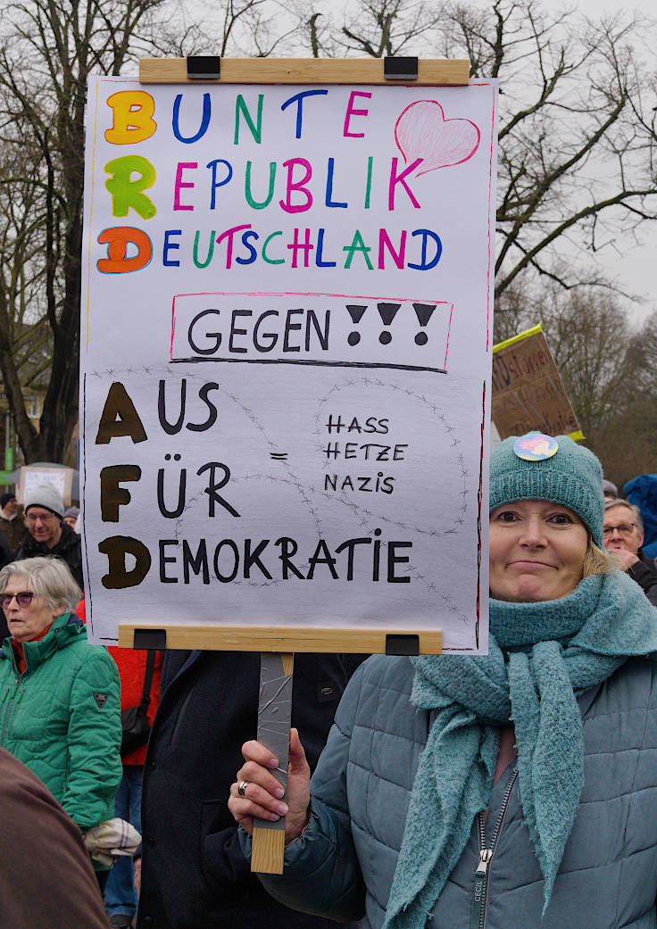 © www.mutbuergerdokus.de: Meerbusch gegen Rechts: Kundgebung 'Für Demokratie und Zusammenhalt'