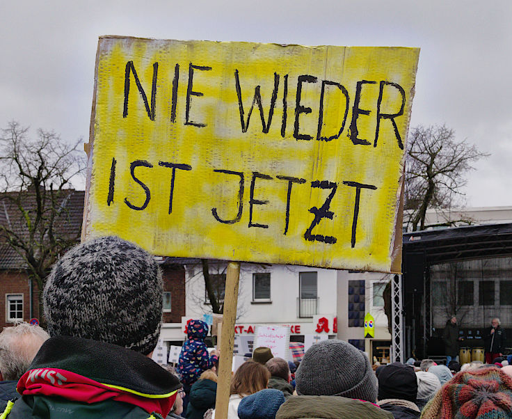 © www.mutbuergerdokus.de: Meerbusch gegen Rechts: Kundgebung 'Für Demokratie und Zusammenhalt'