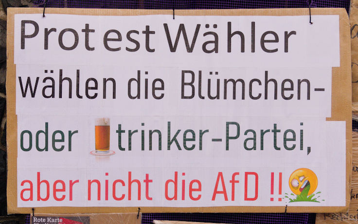 © www.mutbuergerdokus.de: Düsseldorf stellt sich quer: Protestwand gegen die AfD