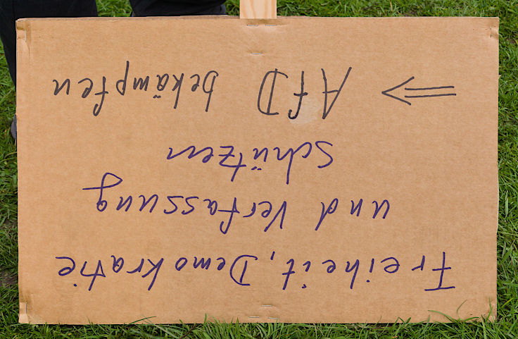 © www.mutbuergerdokus.de: Kundgebung 'Düsseldorf stellt sich quer gegen extreme Rechte und Rassismus!'