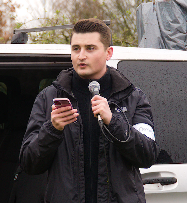 © www.mutbuergerdokus.de: Kundgebung 'Düsseldorf stellt sich quer gegen extreme Rechte und Rassismus!'