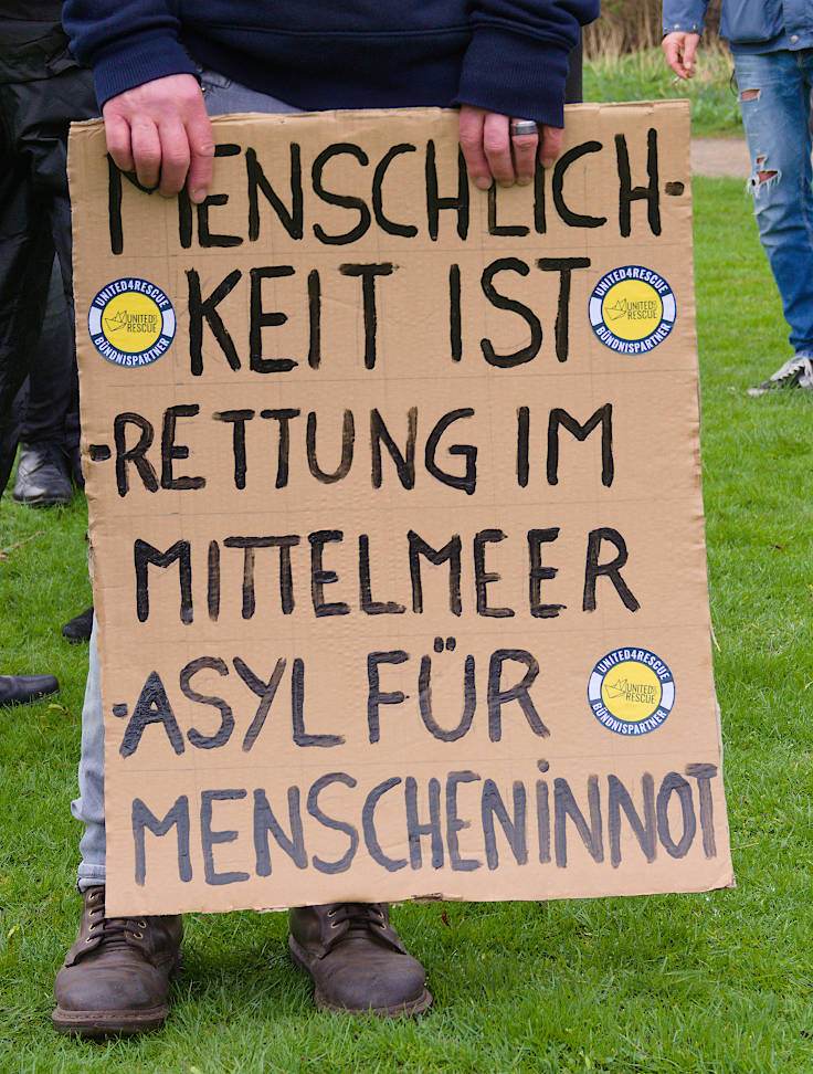 © www.mutbuergerdokus.de: Kundgebung 'Düsseldorf stellt sich quer gegen extreme Rechte und Rassismus!'