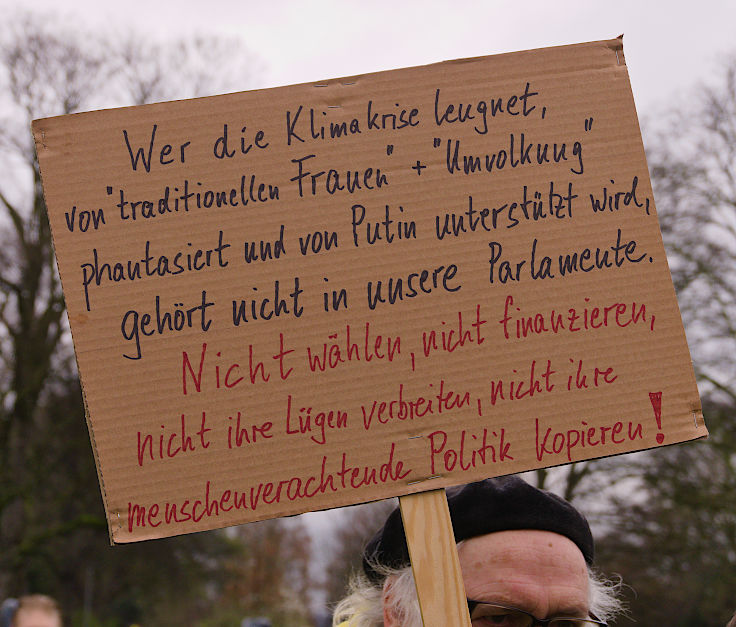 © www.mutbuergerdokus.de: Kundgebung 'Düsseldorf stellt sich quer gegen extreme Rechte und Rassismus!'