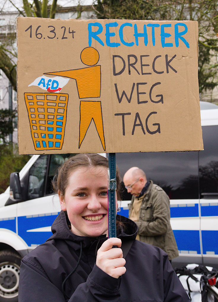 © www.mutbuergerdokus.de: Kundgebung 'Düsseldorf stellt sich quer gegen extreme Rechte und Rassismus!'